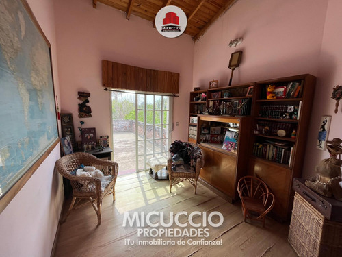 Local Con Depósito Y Departamento En Venta, Gelves 283, Belén De Escobar