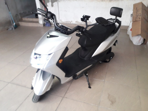 Moto Autopropelido Nxt E-kay 2025