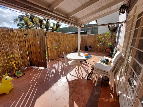 Apto A Crédito Villa Udaondo -casa En Venta Tres Dormitorios