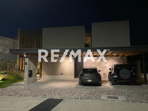 Casa En Venta En Condominio Altozano