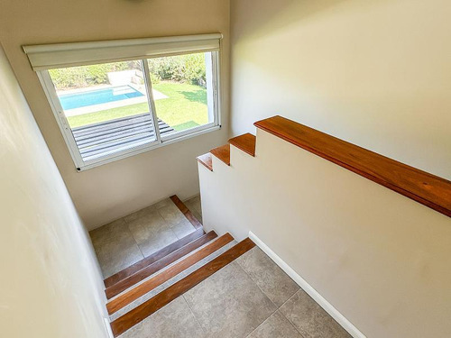Excelente Casa Venta Con Gran Jardin, Mucha Luz Y Sol
