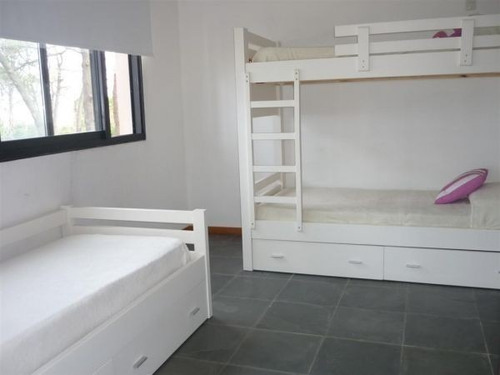 Casa En Venta De 4 Dormitorios En Montoya