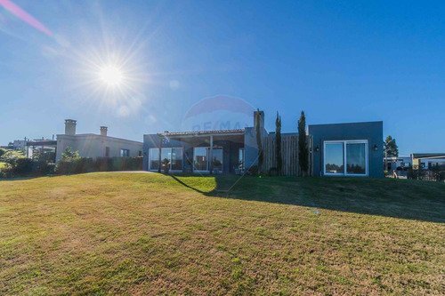 Venta Casa Mirador Tres Dorm Y Servicio Completo