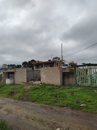 Terreno Com Um Cômodo E Banheiro