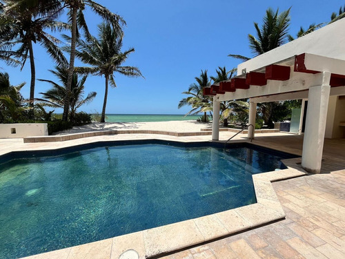 Casa Frente Al Mar En Venta En Merida F-215, 4 Rec. En Chicxulub $12,000,000