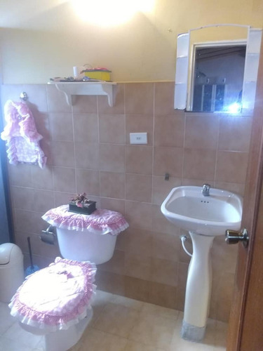 Imagen 2 de 9 de Se Vende Casa En Urb Los Tapiales I V01-0657lt-mjm