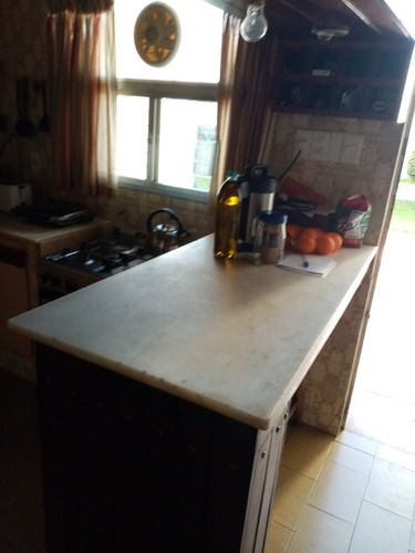 Nueva En El Mercado Año 1976 Familia Grande O Profesional. . 4 Dorm, Serv 3 Baños, Living, Y Comedor, 2 Estar, Escritorio, Cocina Def, 2 Estufas A Leña, Gge 4 Piscina Termica, Barbacoa. 7 A/a.