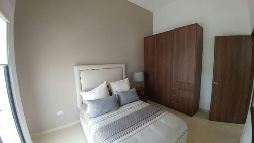 Juriquilla San Isidro, 3 Recamaras, Sala Tv, Pasillo De Servicio, Jardín Trasero