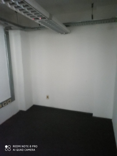 Oficina De 300m2, 8 Privados. 18 De Julio Y Martin C. Martínez