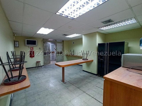 Amplio Local Comercial, Ideal Para Deposito O Centro De Despacho En Venta - Urb. Los Cortijos De Lourdes