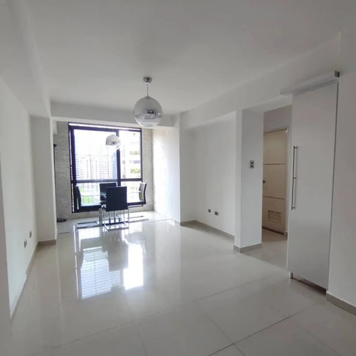 Se Vende  Hermoso Apartamento En La Urb. Los Nisperos Resd. Isla Centinela. Valencia. Bc