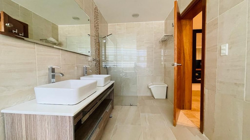 Apartamento Penthouse Amueblado En Alquiler En Evaristo Morales, Cercano A Sectores Como Piantini, Paraiso