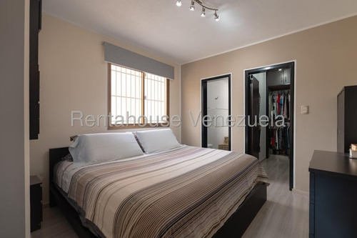 Imponente Y Moderno Ph En Venta En Los Chaguaramos. Yr25-18095. Servicio De Agua Constante, Gas Directo, Internet De Fibra Óptica Y Línea Cantv.