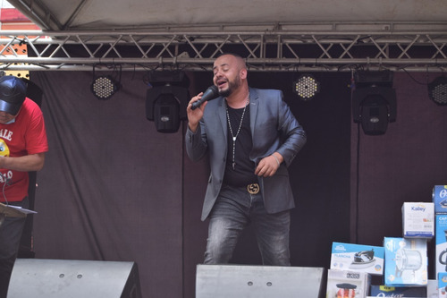 Imagen 4 de 9 de Cantante Crossover En Vivo - Agrupación