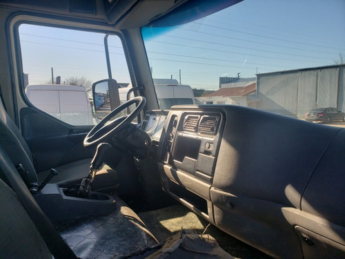 Imagen 6 de 10 de Camión Volvo Vm60 4x2 C/ Caja Cerealera Año 2006