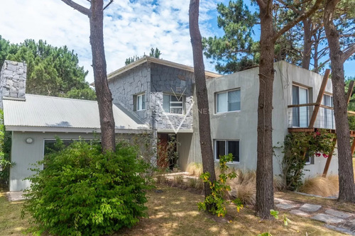 Venta Casa 5 Dormitorios En Pinar Del Faro José Ignacio Distribuida En Tres Plantas (pfh13)