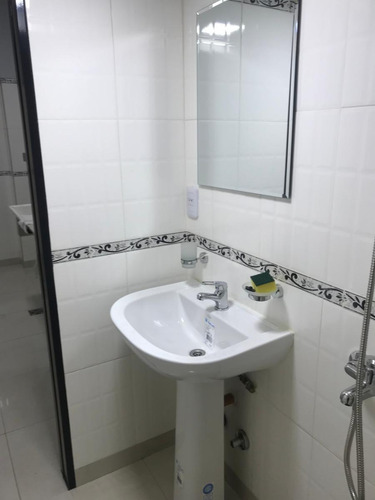 Imagen 4 de 6 de Alquiler - Excelente Local Comercial - Villa Madero