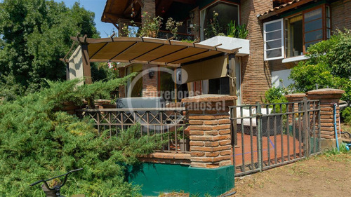 Casa En Venta De 5 Dorm. En Lo Barnechea