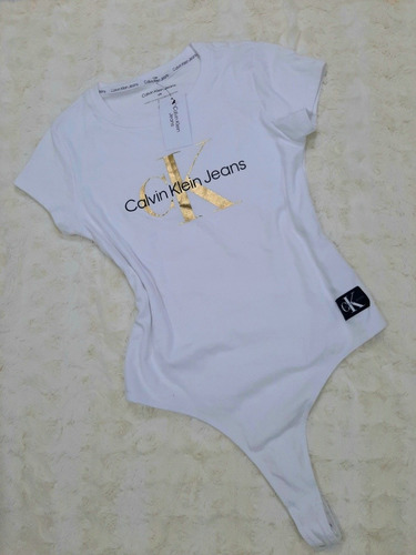 Imagen 2 de 9 de Ropa Nueva