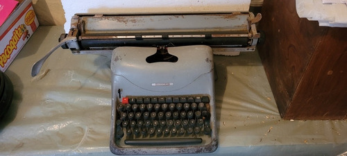 Máquina De Escrever Datilografia Olivetti Modelo Lexikon 80 (Usado)