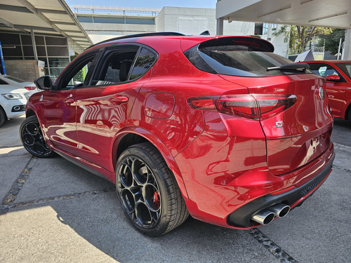 Alfa Romeo Stelvio 2.9L Quadrifoglio Verde V6 Bi-Turbo At