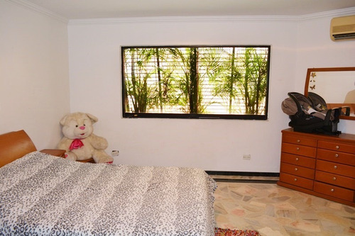 Imagen 16 de 19 de Rosaura Cortez Vende Casa Con Piscina En Urb. El Bosque Valencia (calle Cerrada)