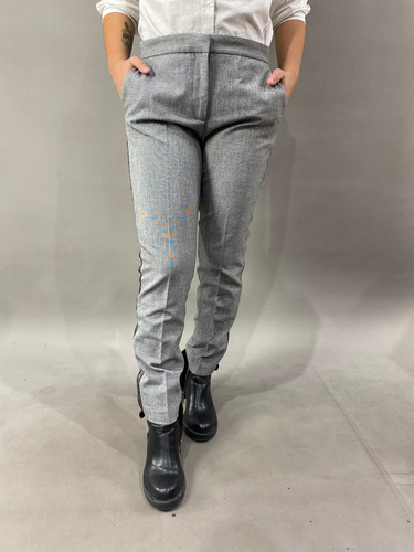 Pantalón Marca  Zara  Como Nuevo Color Gris (talla M)