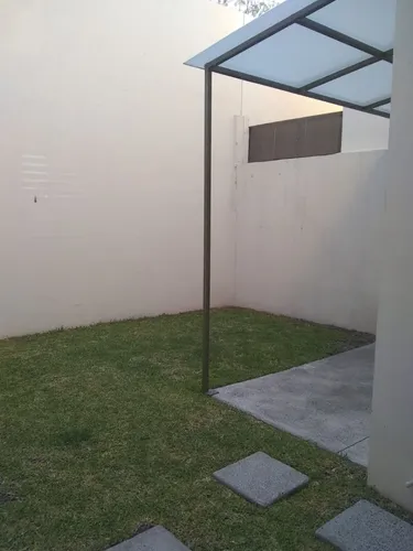 En Venta Casa En Puerta De Piedra, Equipada, Jardín, 3 Recamaras, Alberca