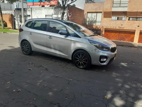 Kia Carens 2.0 Suv MT