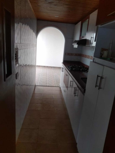 Imagen 4 de 14 de Oferta. Apartamento Recién Remodelado 4 Habitaciones!!!