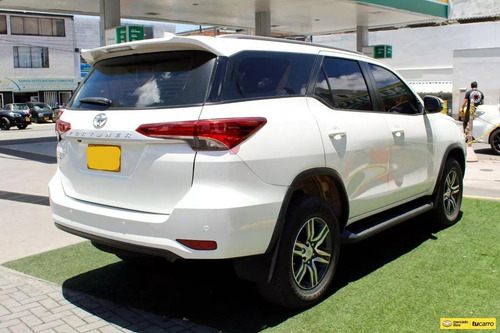 Toyota Fortuner 2.4 Sw4