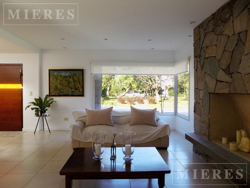 Casa En Venta - Lote Interno - Barrancas De San José .