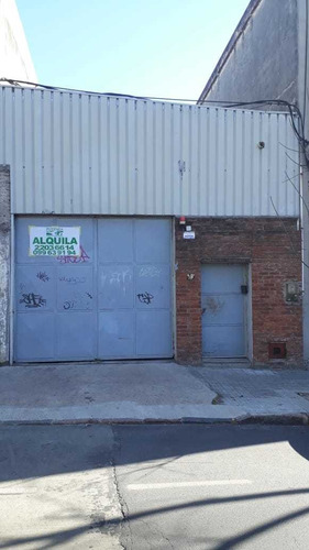 Local De 385 Metros Con 2 Baños, Vestuario Y Oficinas.!!!