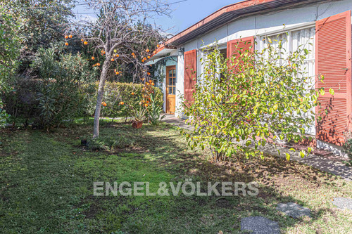 Casa Con Patio En Juan Esteban Montero