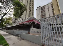 Comprar Dennymar, Vende Espectacular Apartamento De 121m2 En Exclusiva Zona Del Este De Barquisimeto Con 3 Habitaciones 2 Baños Con Todos Los Servicios Basicos Operativos! B5a5708                             