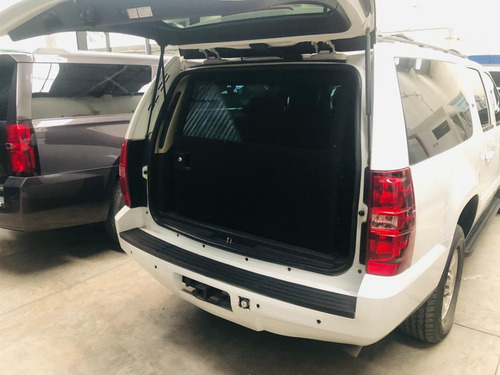 Imagen 4 de 6 de Chevrolet Suburban 2011
