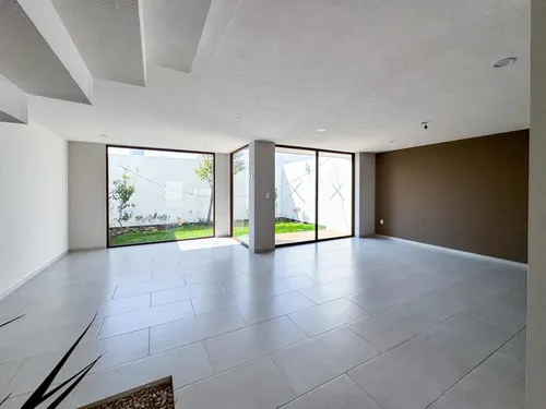 Casa En Venta En Metepec A Un Costado Del Parque Bicentenario Con Diseño Moderno