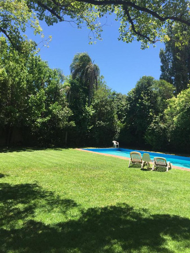 Excelente Casa En Venta En San Isidro Lomas De Santa Rita Sobre Calle Cortada