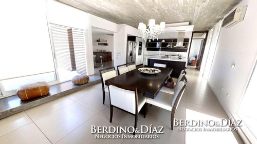 Espectacular Residencia Minimalista Con Amplio Parque A Metros De La Mansa- Ref: 539