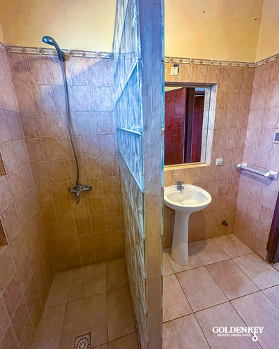 Alquiler Casa 2 Dormitorios Con Opción A 3 Y Balcón Y Patio En Barrio Cerro