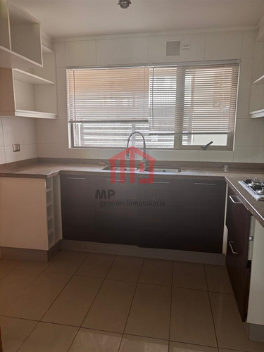 Casa En Venta De 4 Dorm. En Concón