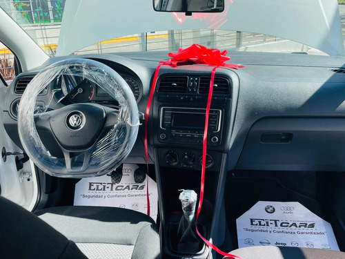 Imagen 13 de 14 de Volkswagen Vento 2019 1.6 Confortline Mt