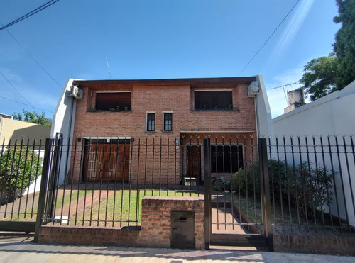 Hermosa Casa A Cuadras Del Centro De V. Ballester