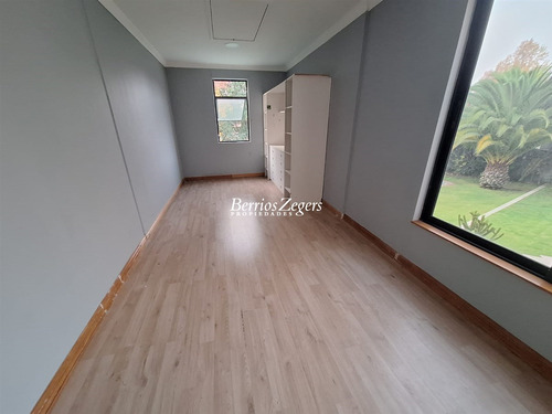 Casa En Arriendo De 5 Dorm. En Las Condes