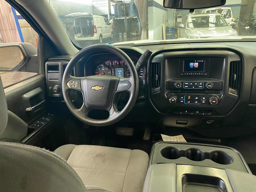 Imagen 8 de 9 de Chevrolet Silverado 2017 5.4 2500 Doble Cabina Ls 4x4 At