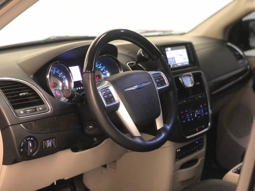 Imagen 8 de 15 de Chrysler Town Country Limited 2013