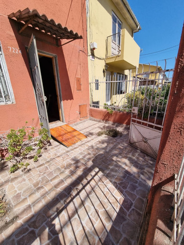 Becor Vende Propiedad Comercial 2d, 1b, Amplio Patio