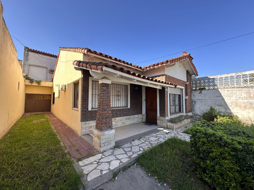 Hermoso Chalet Con Pileta - Oportunidad