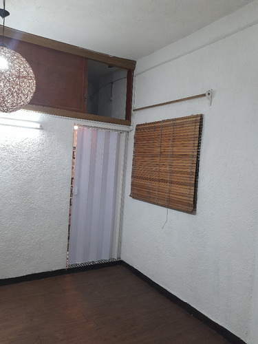 Casa Duplex,abajo Comedor, Cocina Y Baño, Arriba Dormitorio