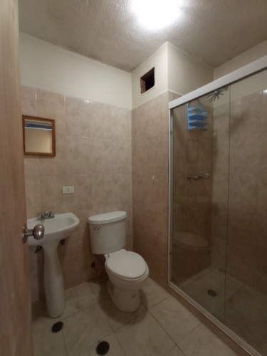 Imagen 7 de 10 de Apartamento En Alquiler, Semiamoblado.